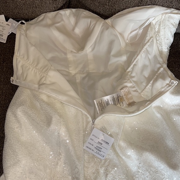 Galina Signature Ivory allover sequin corset plus wedding dress Size 20 - Picture 15 of 16